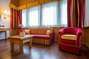 ห้องจูเนียร์สวีท | บริเวณนั่งเล่น | ทีวีจอแอลซีดี