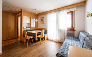 Apartamento, 1 quarto (5 people) | Área de estar | TV LCD