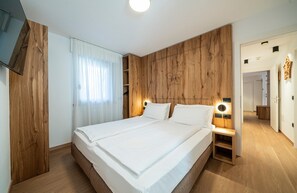 Apartamento, 2 quartos, sacada | Roupa de cama
