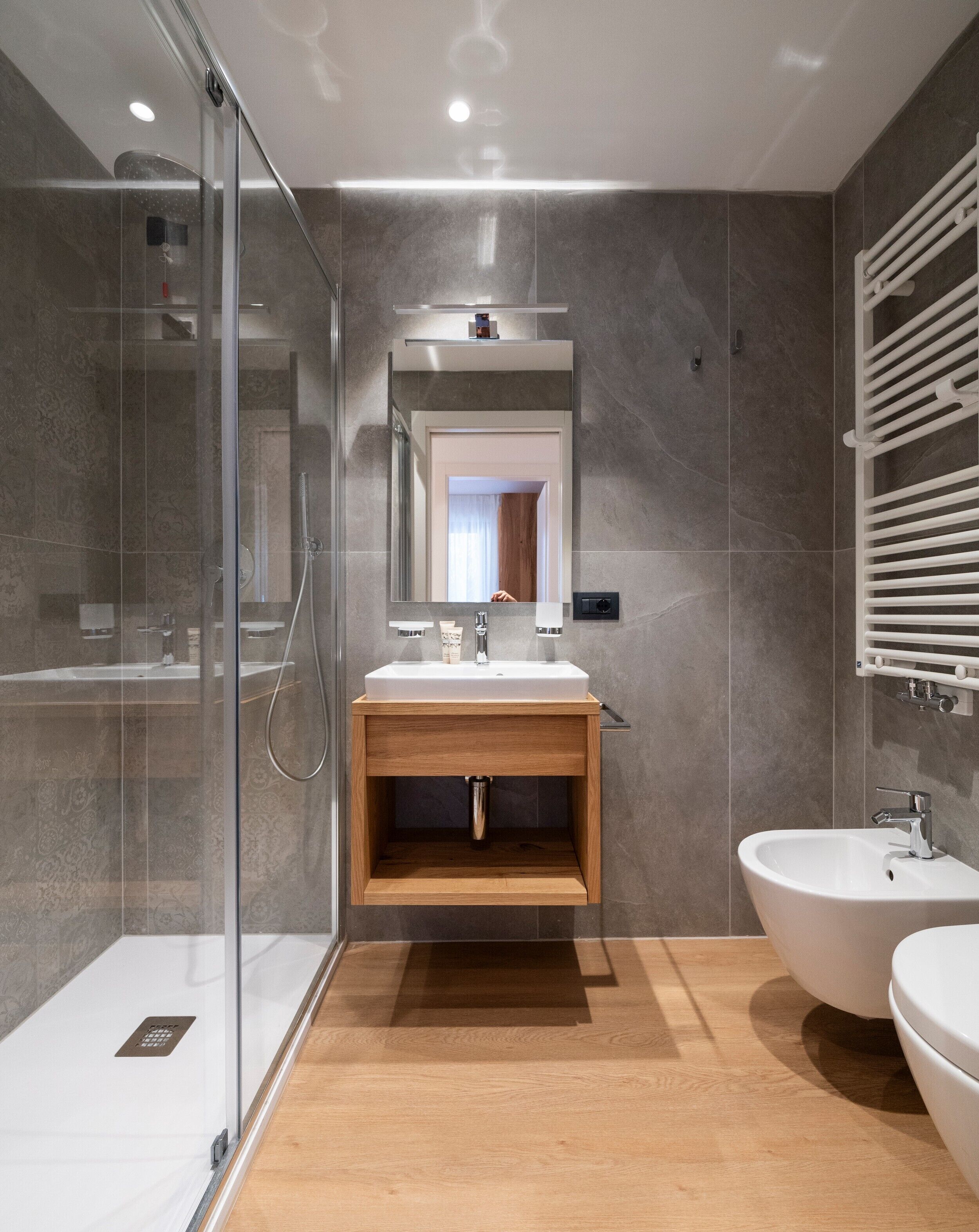 Apartment, 2 Bedrooms, Balcony | Bathroom | Shower, hair dryer, bidet, towels