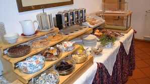 A buffet setup with various food items and beverages. - Corona (CARANO)