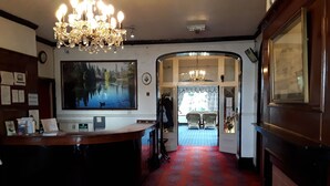 Unclassified image, 4 of 45, button - Royal Hotel (Great Yarmouth)
