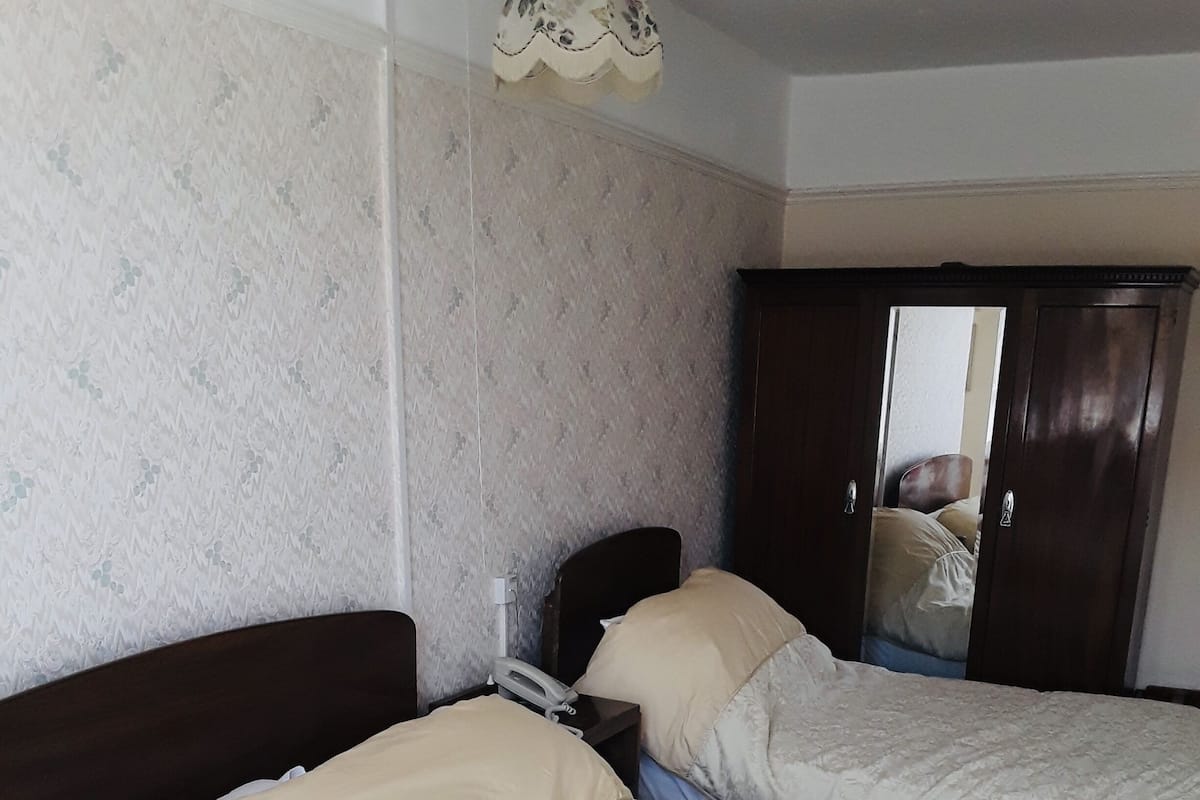 Habitación familiar, varias camas, vista a la playa | Ropa de cama