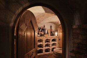 Petit déjeuner et dîner servis sur place, spécialités Cuisine locale