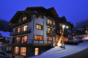 Façade de l’hébergement - soirée/nuit