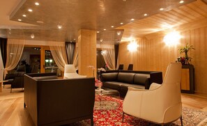Coin salon dans le hall