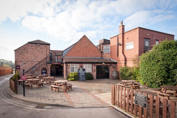 المنشأة من الخارج