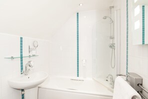 Shower, towels - Unicorn, Gunthorpe by Marston's Inns (Nottingham)