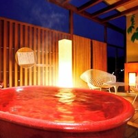 Bañera de hidromasaje al aire libre