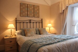Standard Double Room, Ensuite | Free WiFi, bed sheets - Tarn Hows Guest House (Keswick)