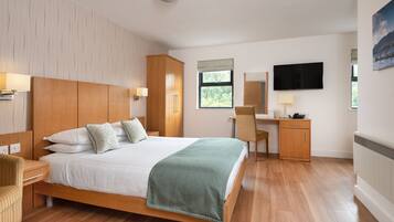 Family Room | In-room safe, individually decorated, individually furnished, desk