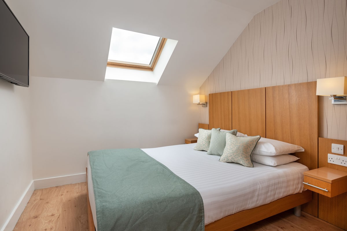 Economy Double Room | In-room safe, individually decorated, individually furnished, desk