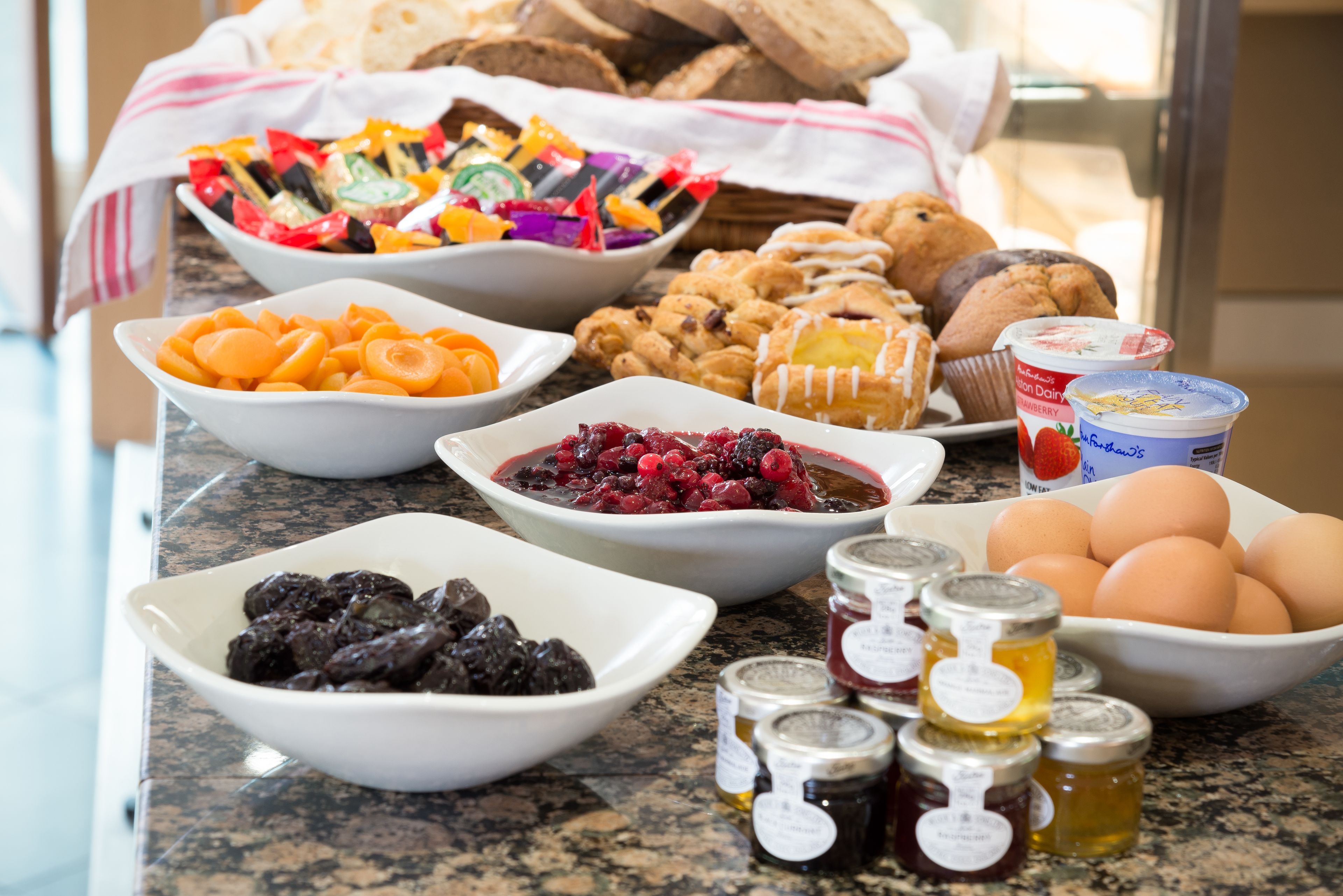 Desayuno continental diario (GBP 12 por persona)