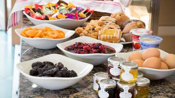 Daily continental breakfast (GBP 12 per person)