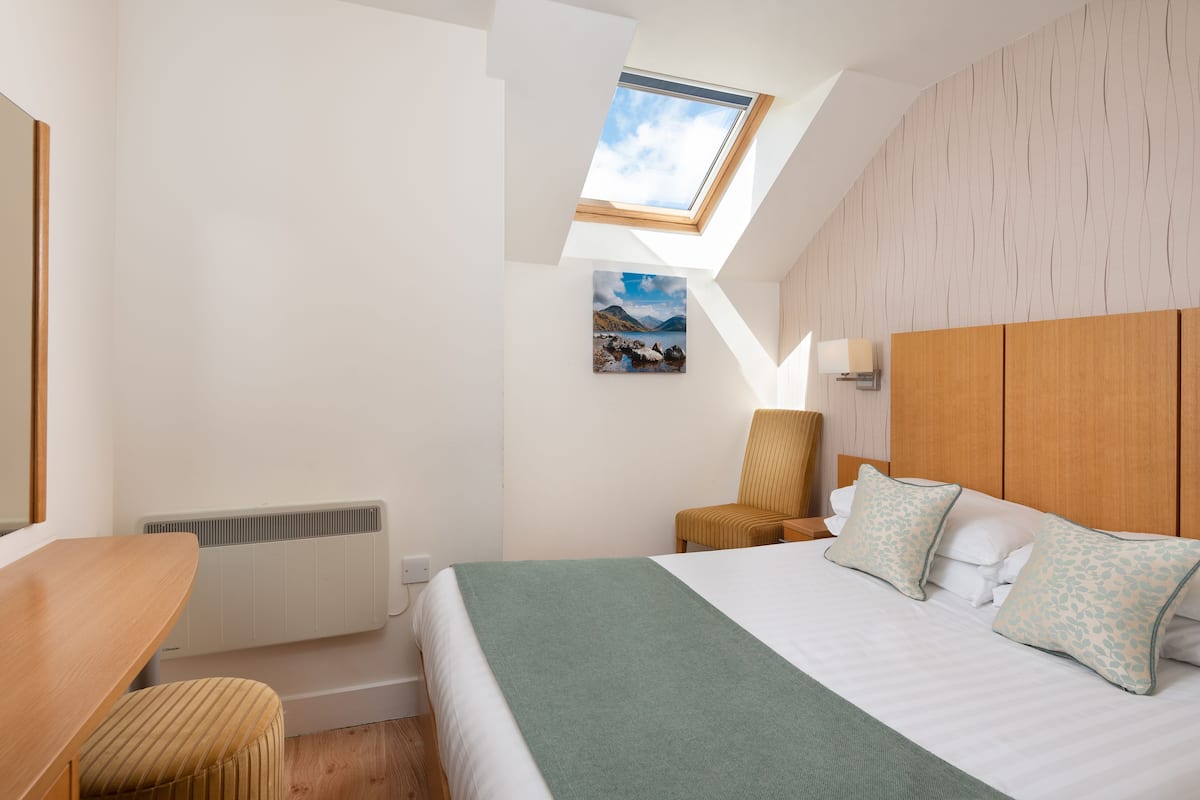 Single Room | In-room safe, individually decorated, individually furnished, desk