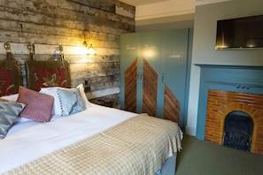House Room | Egyptian cotton sheets, premium bedding, individually decorated - The Dundas Arms (Hungerford)