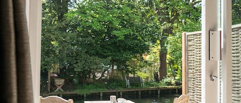 Habitación doble Prestigio, vista al río | Sábanas de algodón egipcio y ropa de cama de alta calidad