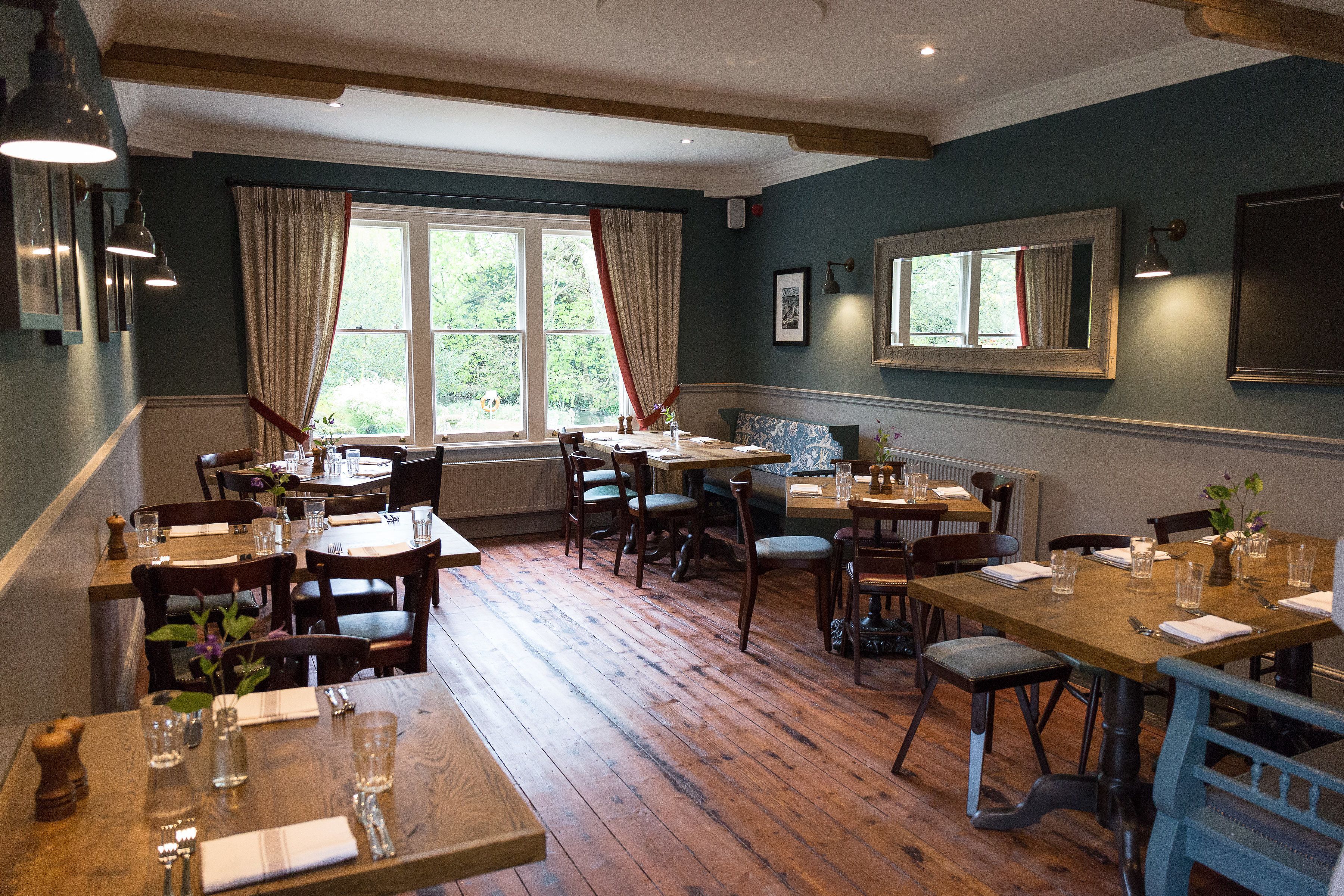 Breakfast, lunch, dinner served; British cuisine 