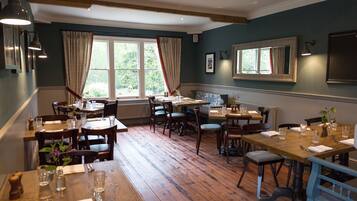 Breakfast, lunch, dinner served; British cuisine