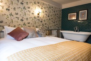 House Room | Egyptian cotton sheets, premium bedding, individually decorated - The Dundas Arms (Hungerford)