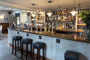 Bar (on property) - The Dundas Arms (Hungerford)