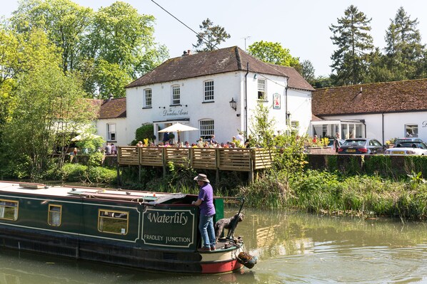 Exterior - The Dundas Arms (Hungerford)