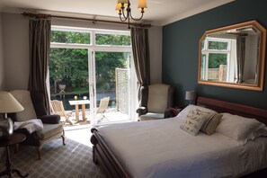 River Room | Egyptian cotton sheets, premium bedding, individually decorated - The Dundas Arms (Hungerford)