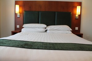 Ropa de cama de alta calidad y escritorio