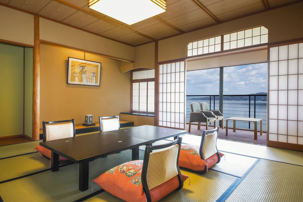 Phòng Tiêu chuẩn | Minibar, két bảo mật tại phòng, bàn