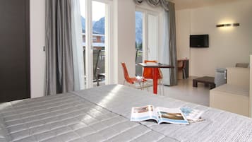 Junior-Suite | Minibar, Zimmersafe, Schreibtisch, Babybetten