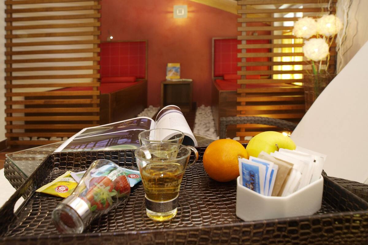 sauna, turkish bath/hammam