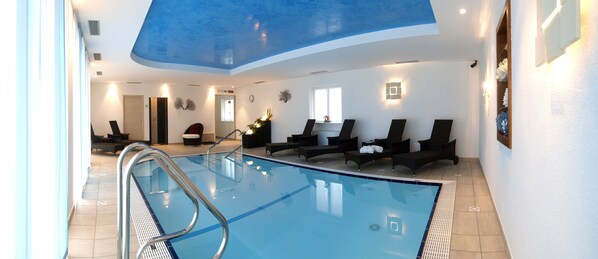 Indoor pool, pool loungers