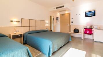Dreibettzimmer, Poolblick
