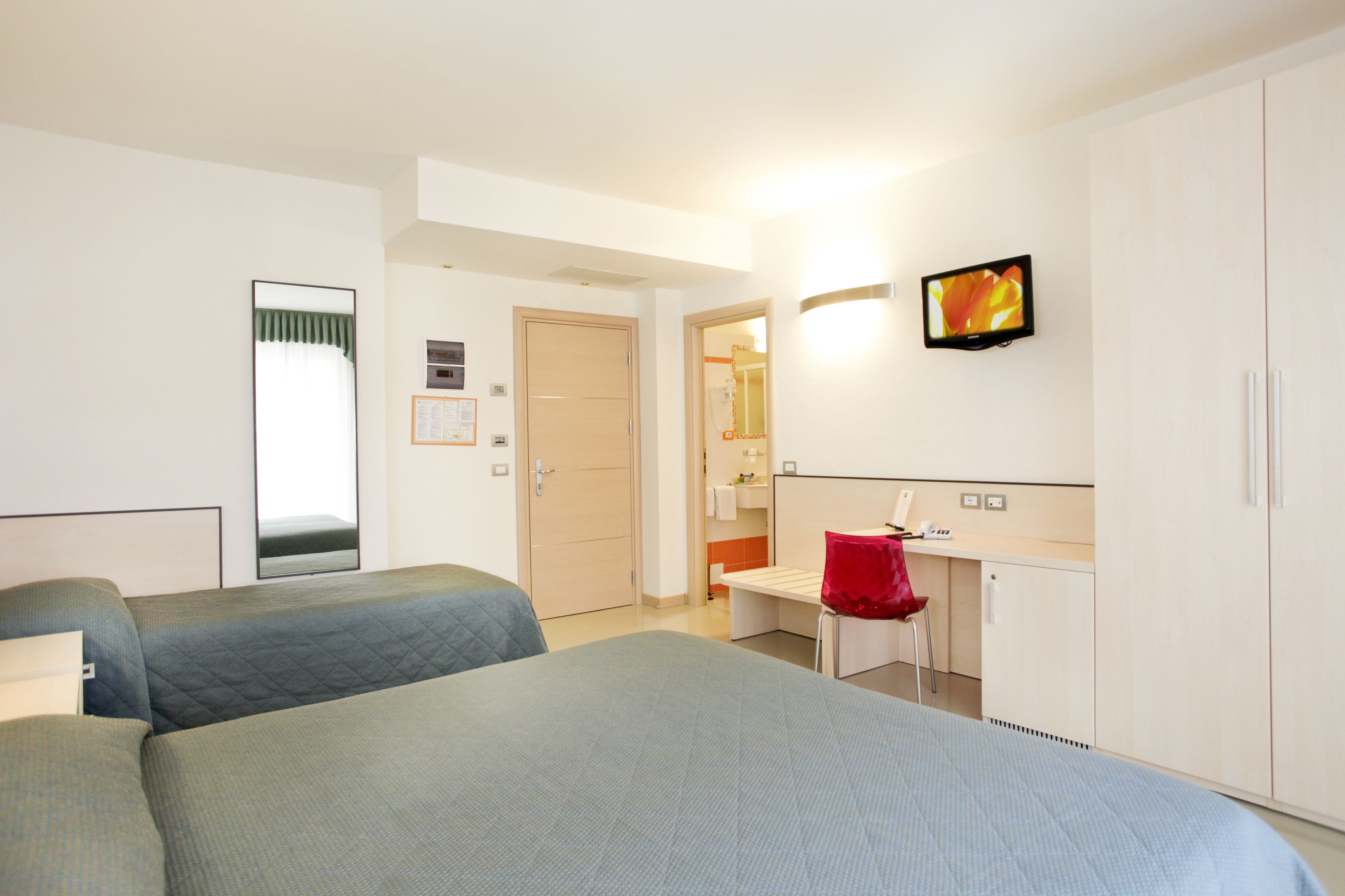 triple room | minibar, in-room safe, desk, free wifi