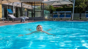 En sÀsongsöppen utomhuspool