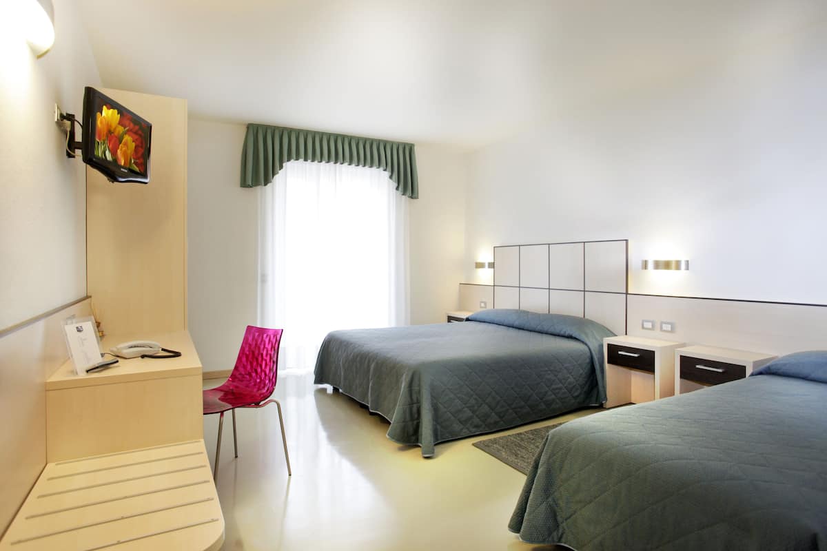 triple room | minibar, in-room safe, desk, free wifi