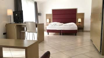 In-room safe, desk, soundproofing, free WiFi