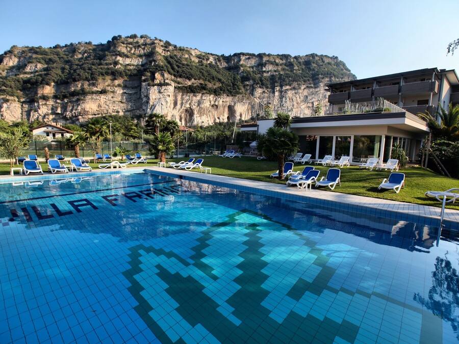 Indoor pool, seasonal outdoor pool, sun loungers