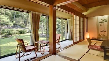 Traditionele kamer, uitzicht op tuin (Superior Japanese Style) | Een kluis op de kamer, gratis wifi