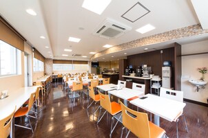 每日供应自助式早餐（每人 JPY 1980）