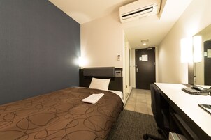 办公桌、熨斗/熨板、免费 WiFi、床单