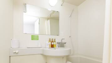 Combined shower/bathtub, deep-soaking bathtub, free toiletries