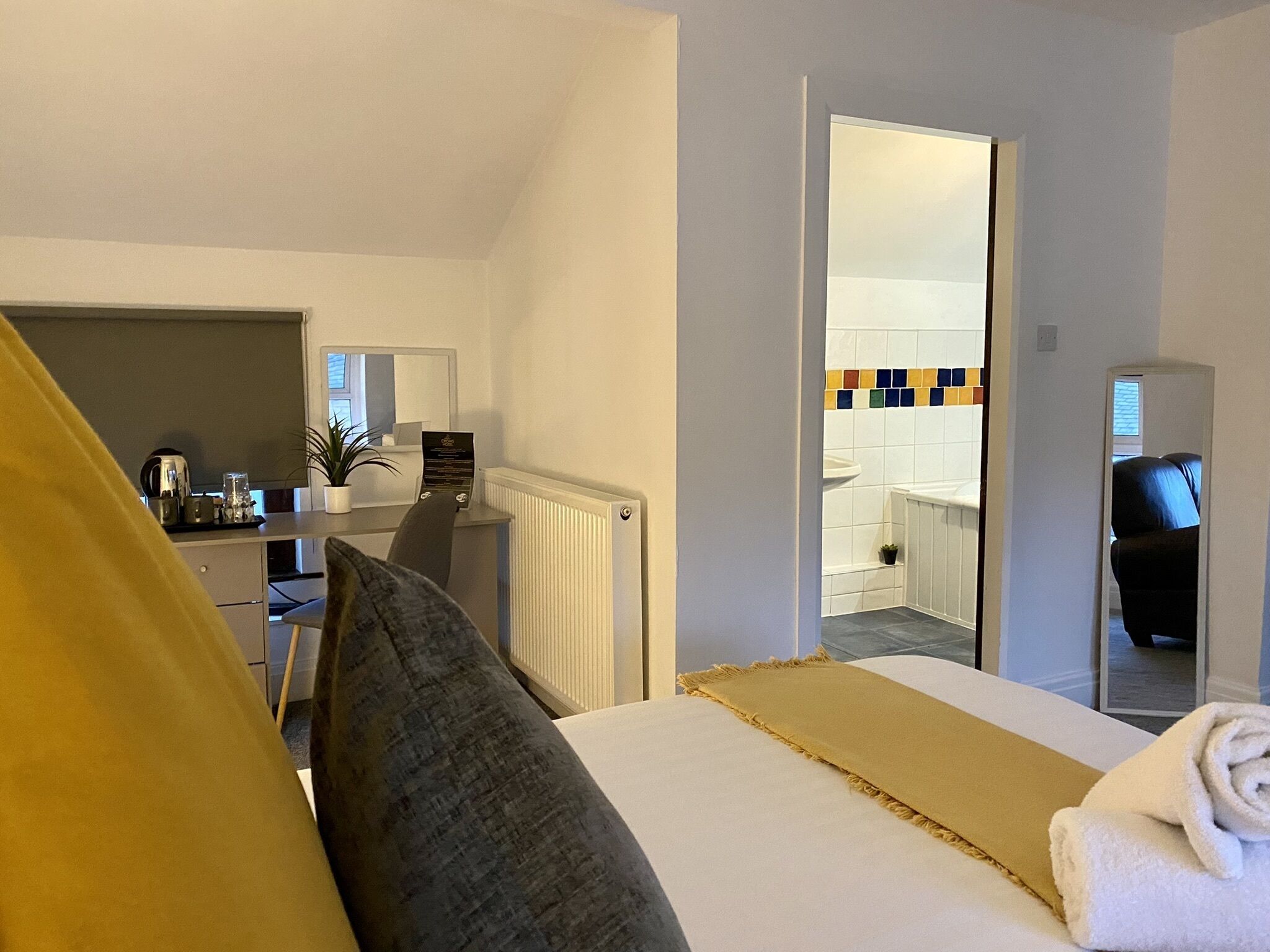 double room | desk, soundproofing, free wifi, bed sheets