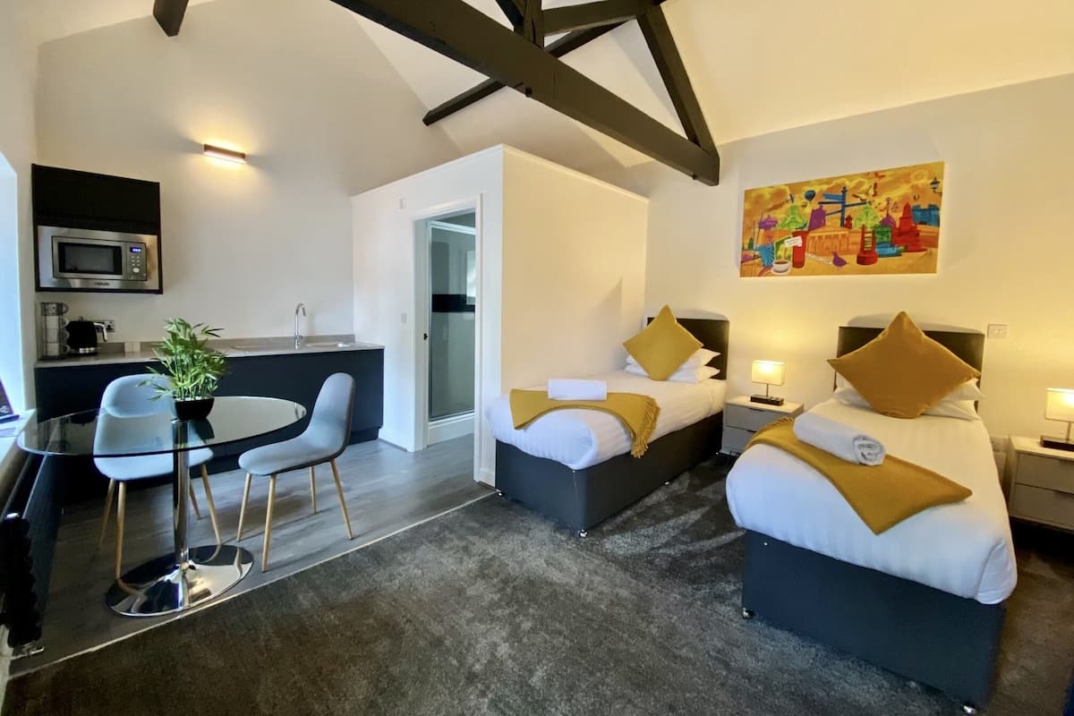 Deluxe kamer, 1 twee- of 2 eenpersoonsbedden | Een bureau, geluiddichte muren, gratis wifi, beddengoed