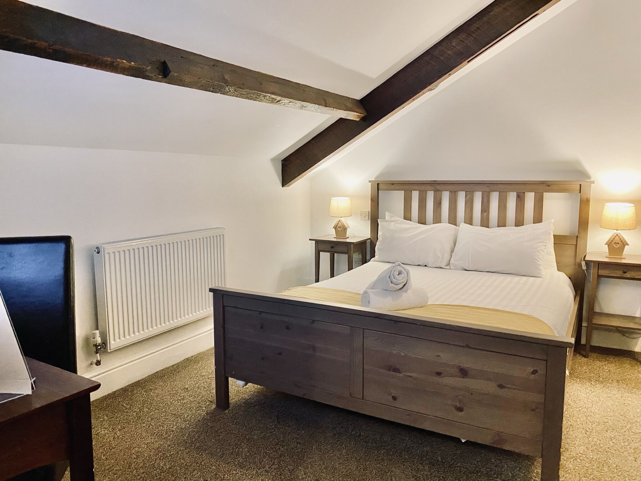 desk, soundproofing, free wifi, bed sheets