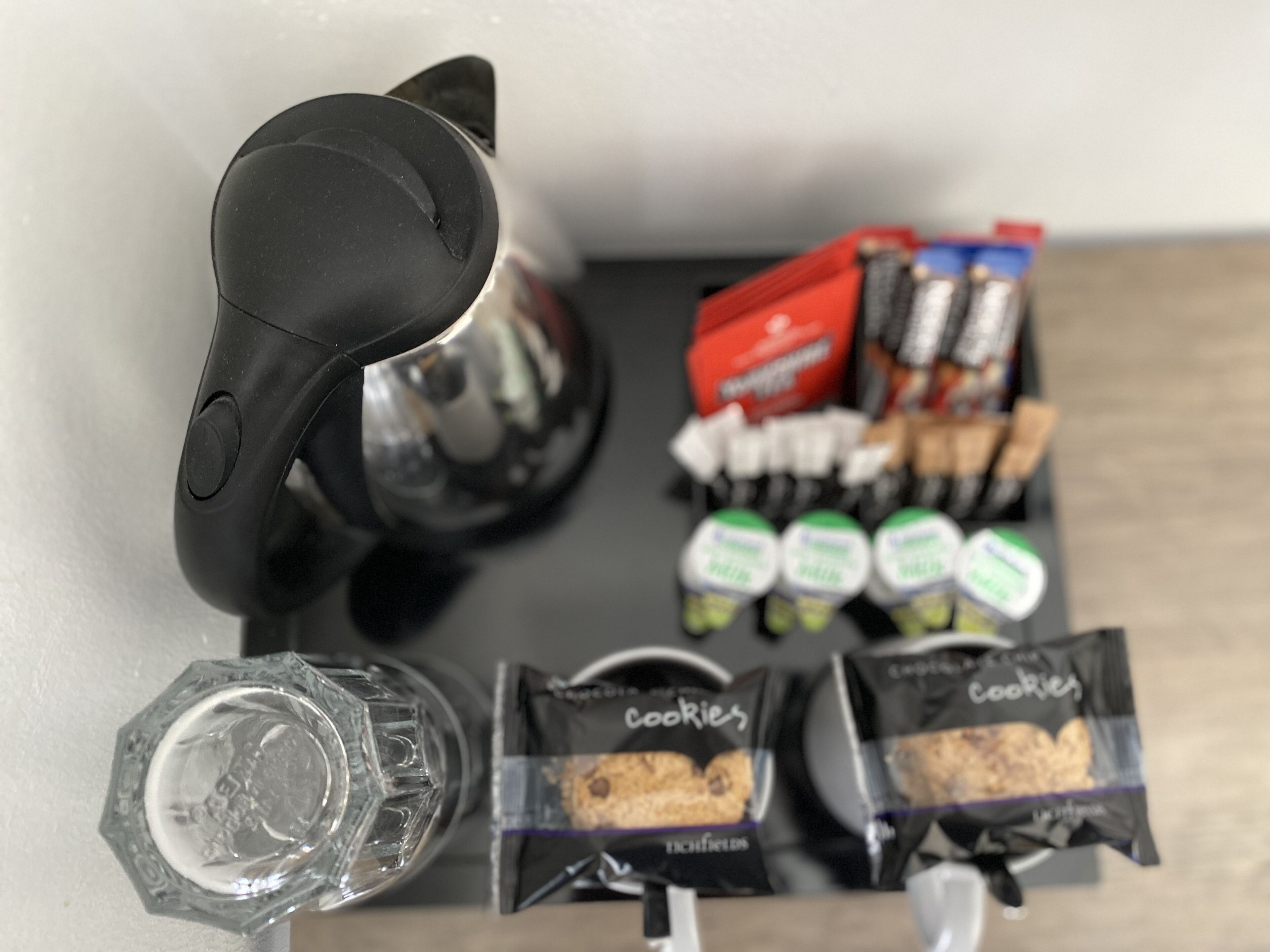 desk, soundproofing, free wifi, bed sheets