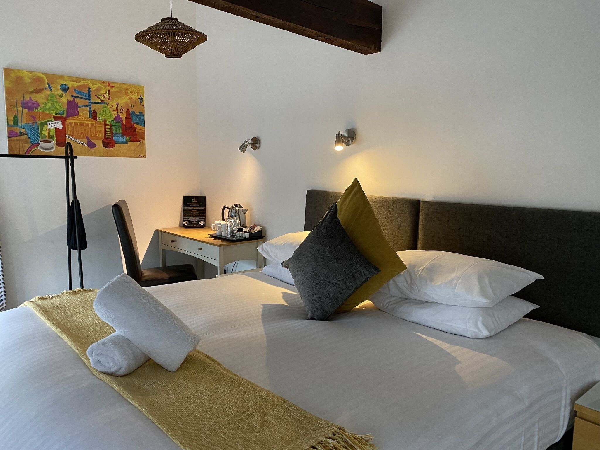 desk, soundproofing, free wifi, bed sheets