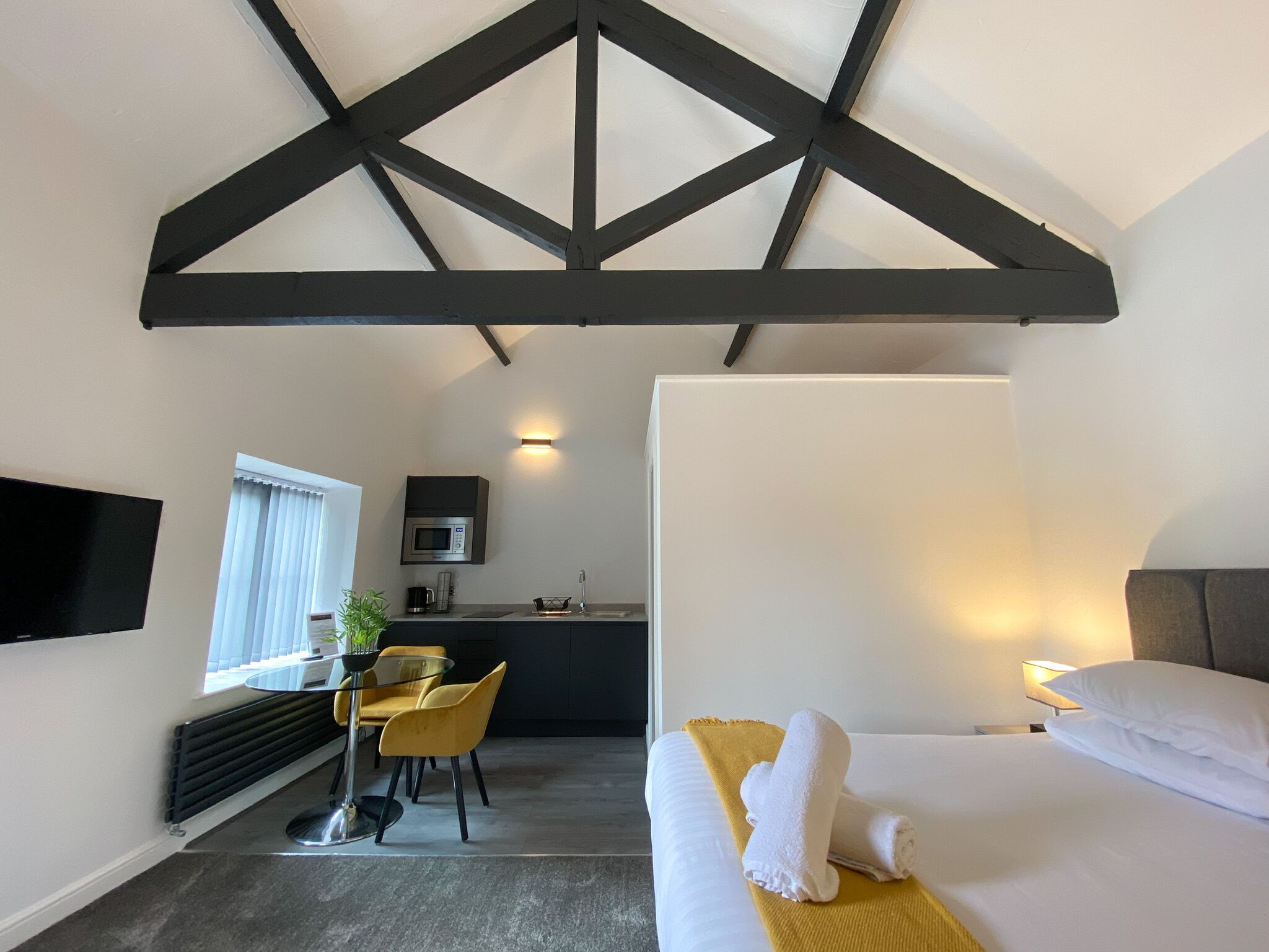 deluxe double or twin room | desk, soundproofing, free wifi, bed sheets