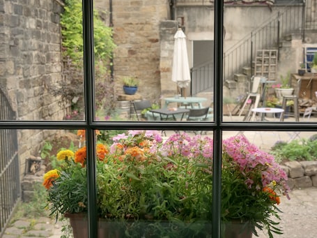 Terraza o patio. The Royal Hotel and Bar