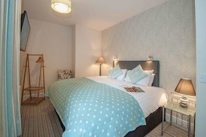 Desk, iron/ironing board, free WiFi - The Royal Hotel and Bar (Lancaster)